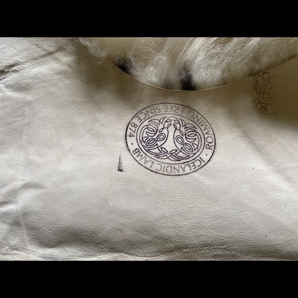 Icelandic Sheepskin Rug / Pelt - Picture 3 of 5